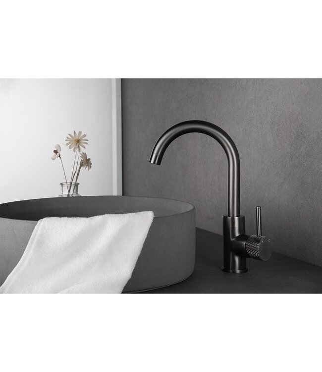 Wiesbaden Ribbd wastafelkraan Coldstart Gun metal draaibaar uitloop - 29.5323