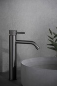 Wiesbaden Ribbd XL wastafelkraan Gun Metal Hoog - 29.5313 Wiesbaden Ribbd XL wastafelkraan Gun Metal Hoog - 29.5313