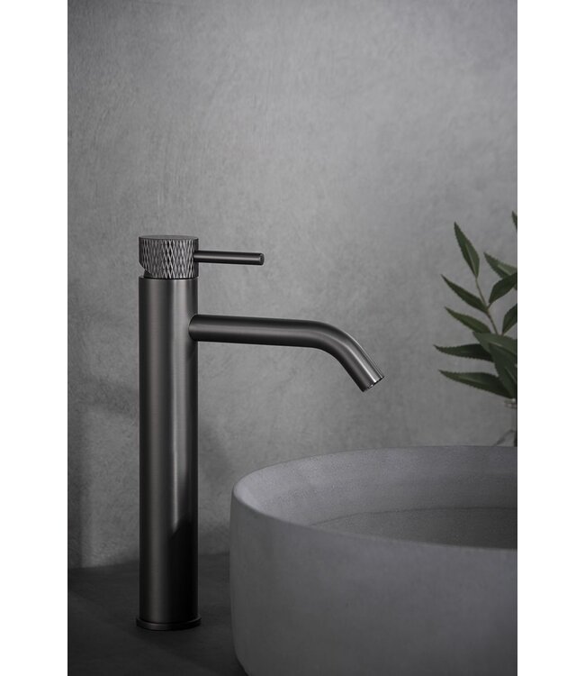 Wiesbaden Ribbd XL wastafelkraan Gun Metal Hoog - 29.5313