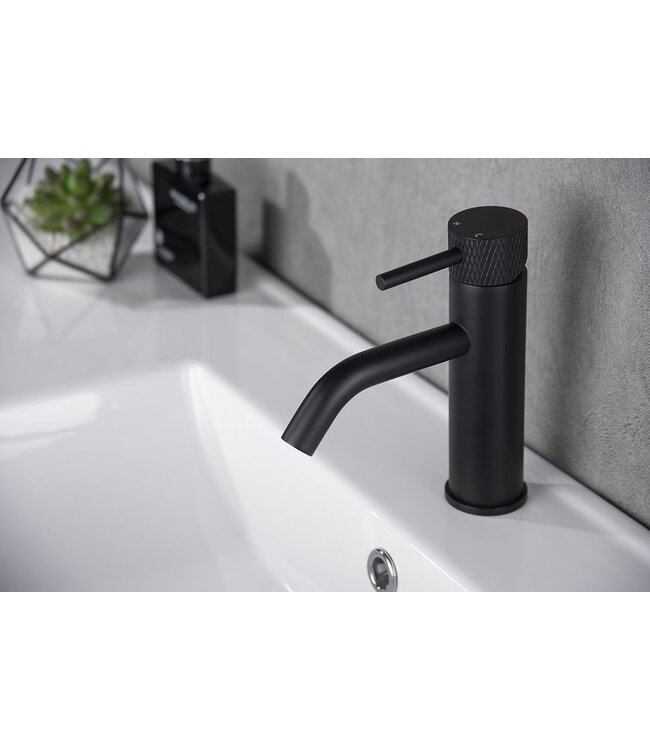 Wiesbaden Wiesbaden Ribbd wastafelkraan Mat Zwart Laag - 29.5303