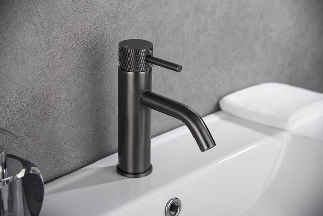 Wiesbaden Ribbd wastafelkraan Gun Metal Laag - 29.5304 Wiesbaden Ribbd wastafelkraan Gun Metal Laag - 29.5304