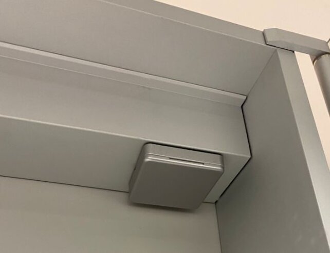 Spiegelkast Pandora 120x60x14cm Aluminium LED Verlichting Stopcontact Binnen en Buiten Spiegel Glazen Planken