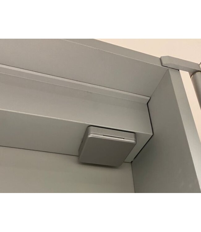 Spiegelkast Pandora 120x60x14cm Aluminium LED Verlichting Stopcontact Binnen en Buiten Spiegel Glazen Planken