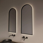 Spiegel Delta Mat Zwart 40x100cm Boogspiegel met Bewegingssensor en Spiegelverwarming Spiegel Delta Mat Zwart 40x100cm Boogspiegel met Bewegingssensor en Spiegelverwarming