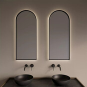 Spiegel Delta Mat Zwart 50x100cm Boogspiegel met Bewegingssensor en Spiegelverwarming Spiegel Delta Mat Zwart 50x100cm Boogspiegel met Bewegingssensor en Spiegelverwarming