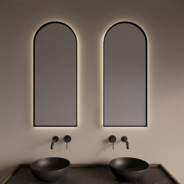 Spiegel Delta Mat Zwart 50x100cm Boogspiegel met Bewegingssensor en Spiegelverwarming Spiegel Delta Mat Zwart 50x100cm Boogspiegel met Bewegingssensor en Spiegelverwarming