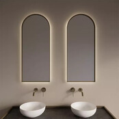 Spiegel Delta Mat Goud 50x100cm Boogspiegel met Bewegingssensor en Spiegelverwarming Spiegel Delta Mat Goud 50x100cm Boogspiegel met Bewegingssensor en Spiegelverwarming