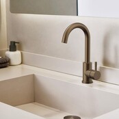 Wastafelkraan Stria Cold-start Mat Bruin Brons PVD-Gecoat Gebogen met draaibaar uitloop