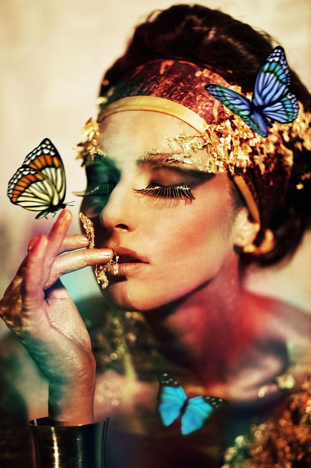 vrouw met vlinder