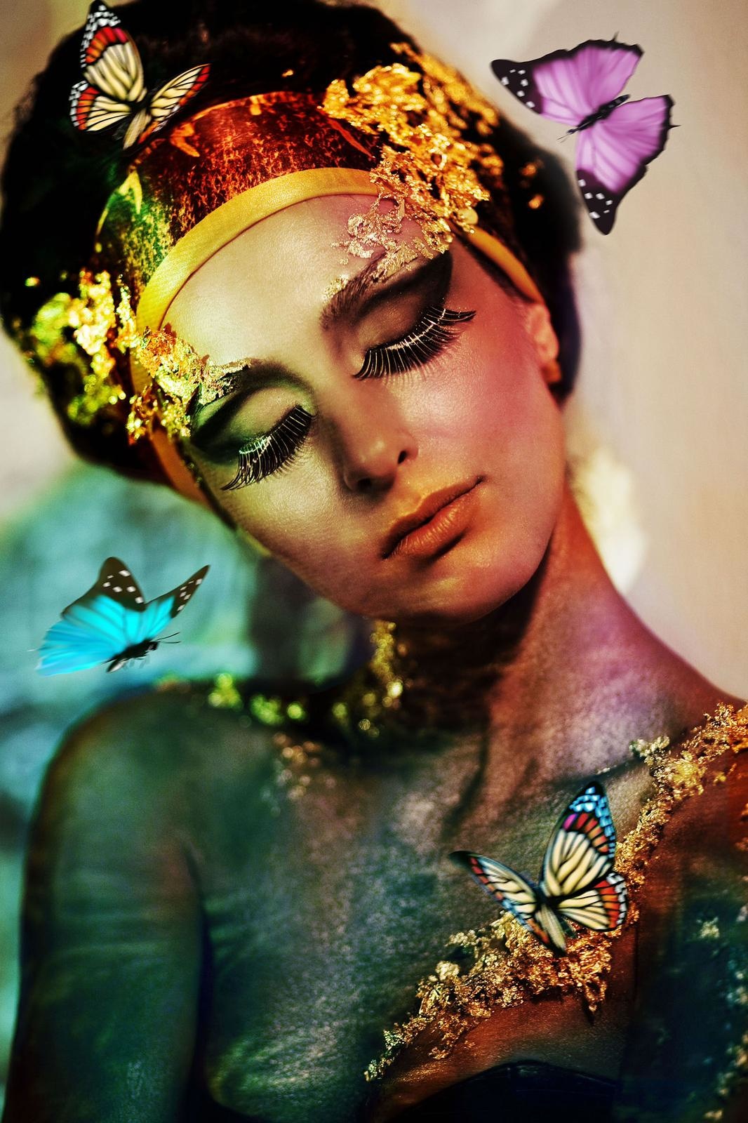 vrouw met vlinder