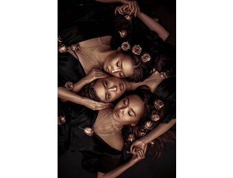 Plexiglas Schilderij 3  donker dames liggen