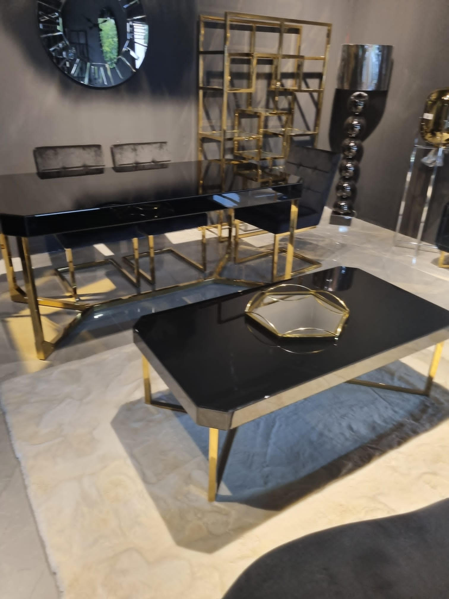 Avanos eettafel en salontafel