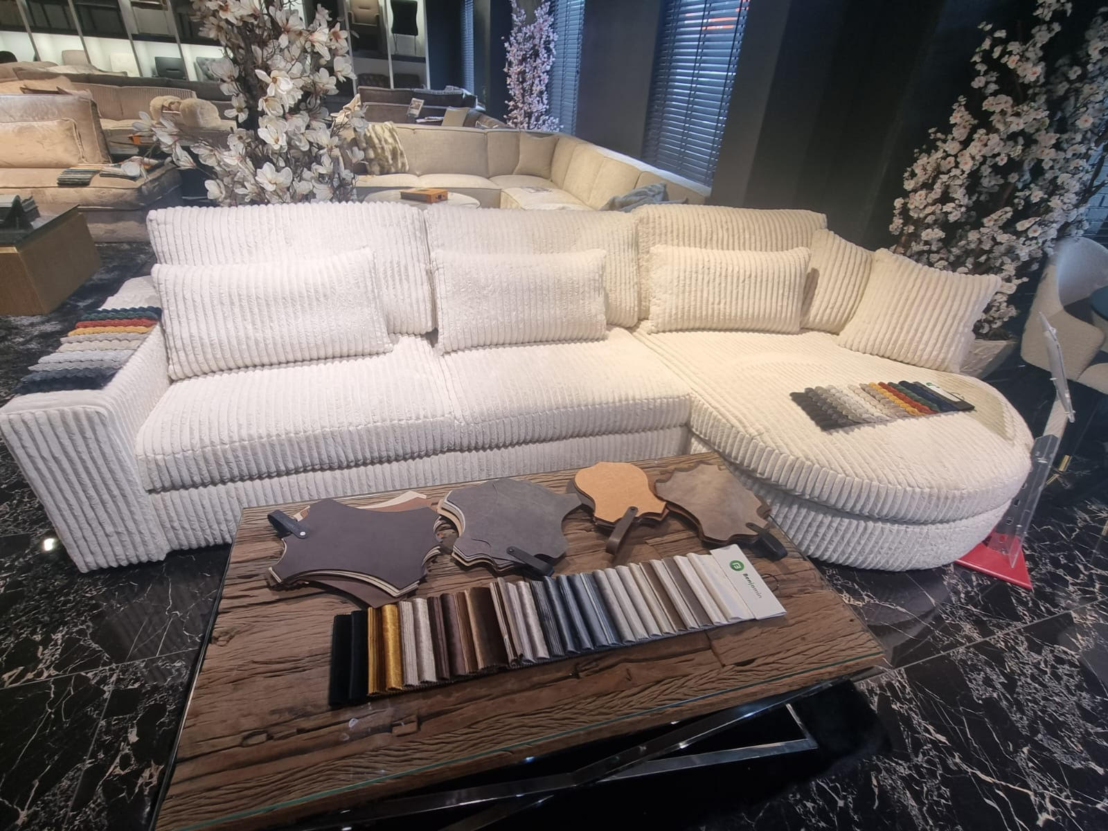 Hoekbank Ribstof Iris met ronde lounge