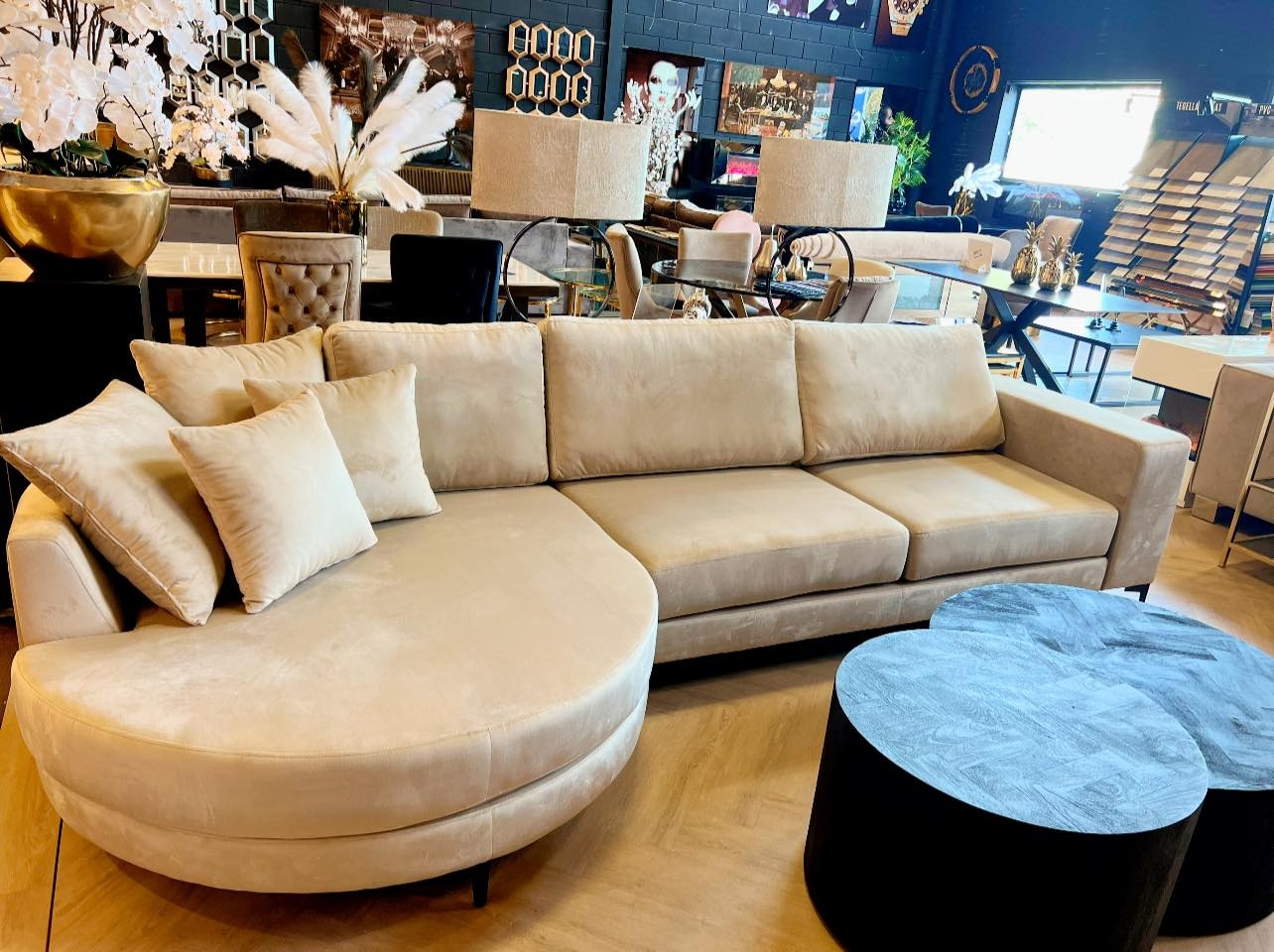 Bella hoekbank met ronde lounge beige