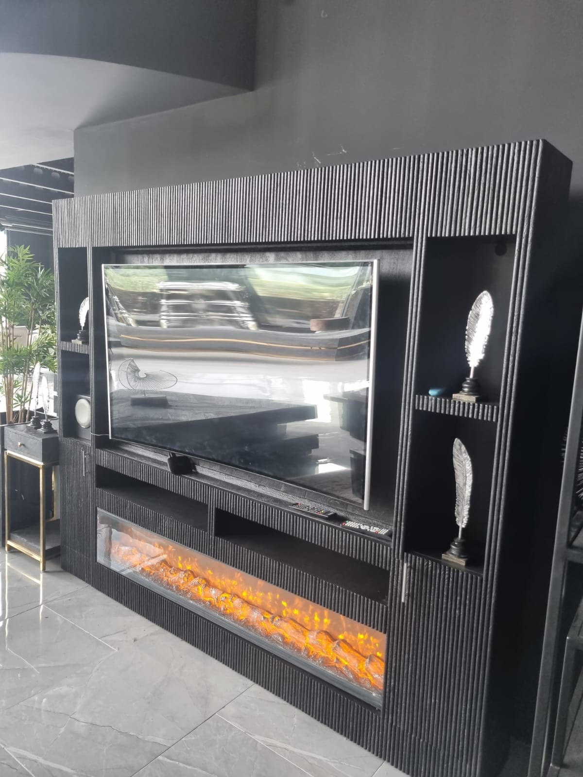 Black Bonito Cinewall met sfeerhaard