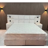 Teddy wit boxspring met opbergruimte, verlichting, stopcontact en USB ingang