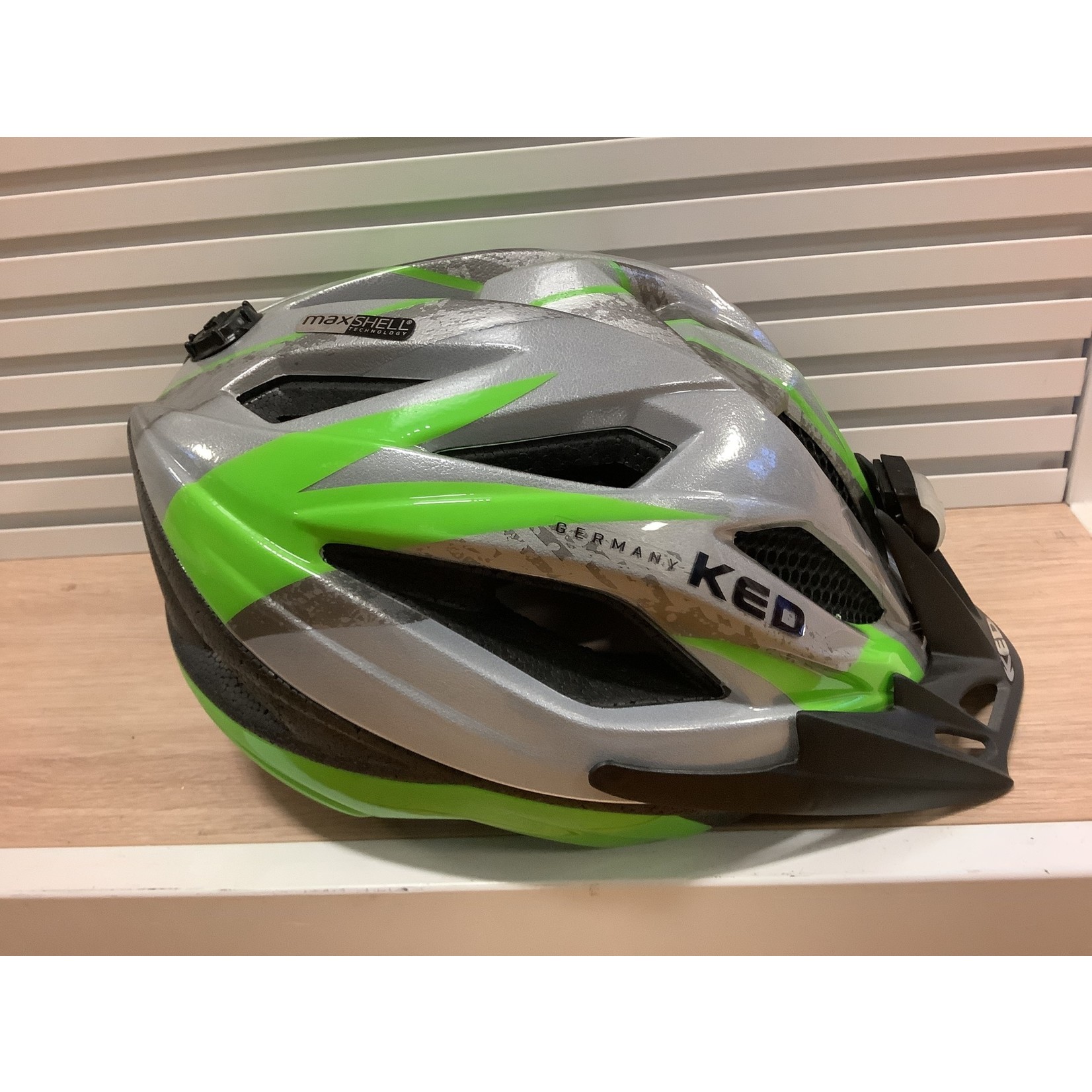 https://cdn.webshopapp.com/shops/329091/files/418393281/1652x1652x2/ked-helm.jpg