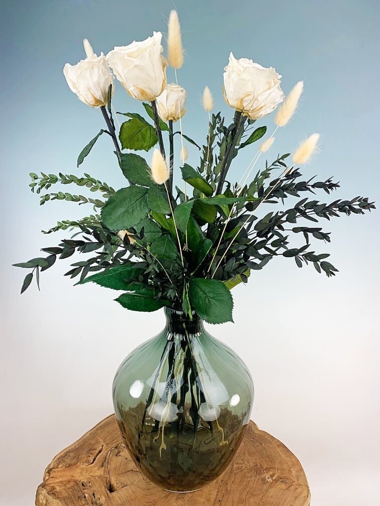 Exclusief | Witte rozen incl. Traun Vaas