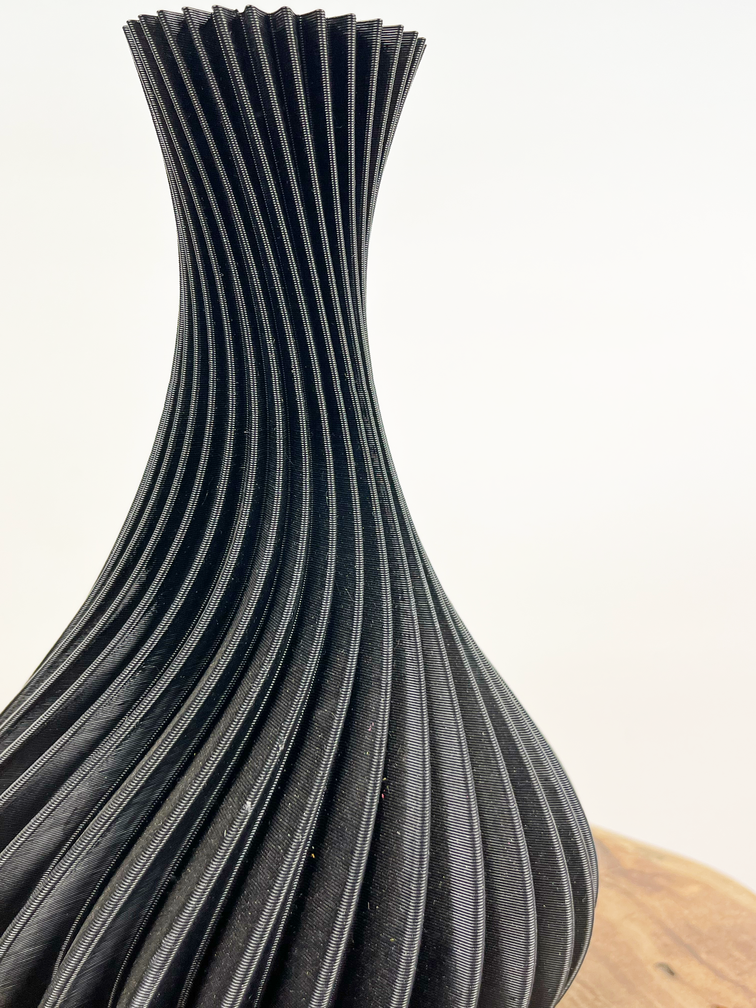 Uitverkocht - 3D-geprinte zwarte vaas "spiral" | ⌀14xH22cm