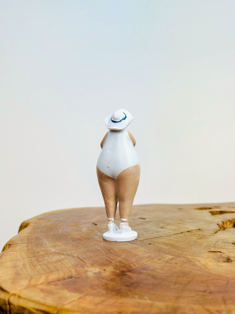 Zomerse fat lady (Polyresin) | 4x3,5x11,5cm