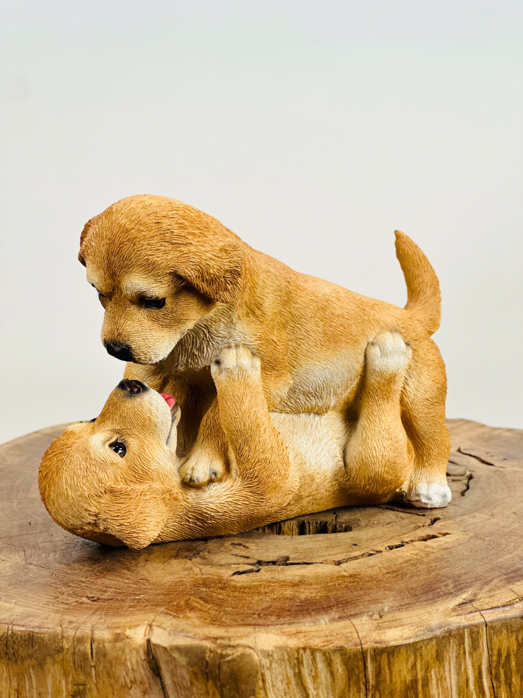 Spelende puppies (polyresin) | 23x12x17cm
