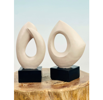 Modern beeldje (polyresin) | 16x10x27cm
