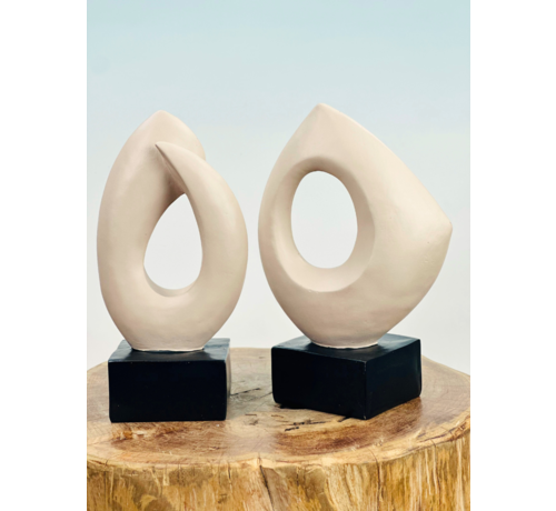 Modern beeldje (polyresin) | 16x10x27cm