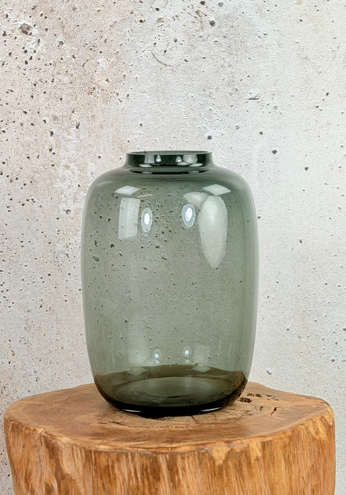 Vase the World |  Kara vaas "Grey" | ⌀25xH35cm