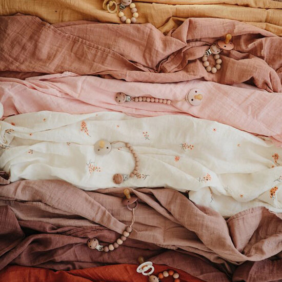 Mushie Mushie lange bébé Rose Vanilla