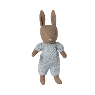 Maileg | Lapin Micro Brown Blue en costume tricoté