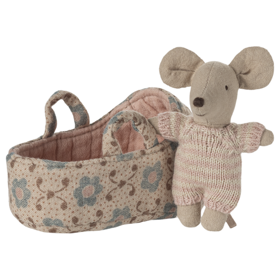 Maileg Maileg | Bébé souris dans son couffin Rose