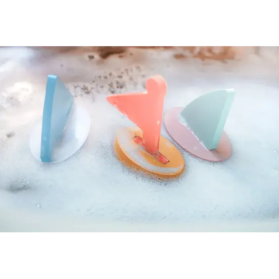 Moes Play Moes | 3 Floating Boats