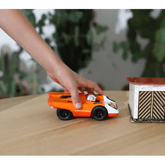 Playforever Playforever | La voiture d'Egon le monstre