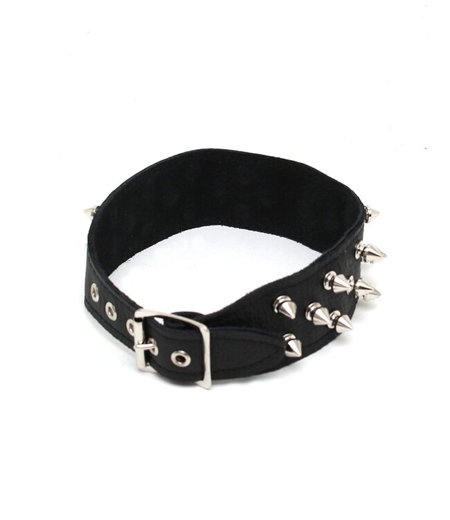 Rimba - Halsband  4 cm. breed, versierd met spikes