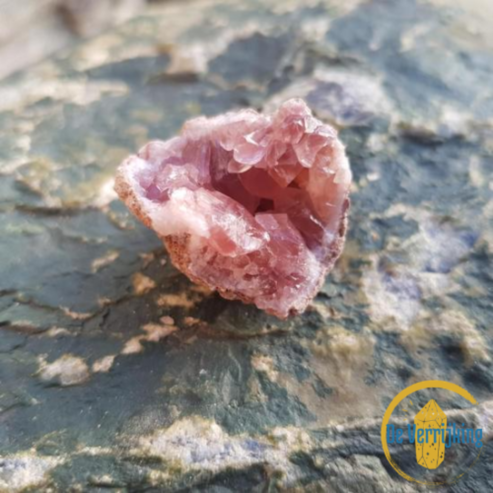 De Verrijking Roze Amethist Geode Patagonië