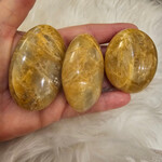 De Verrijking Gele Maansteen | Handsteen L | Madagascar