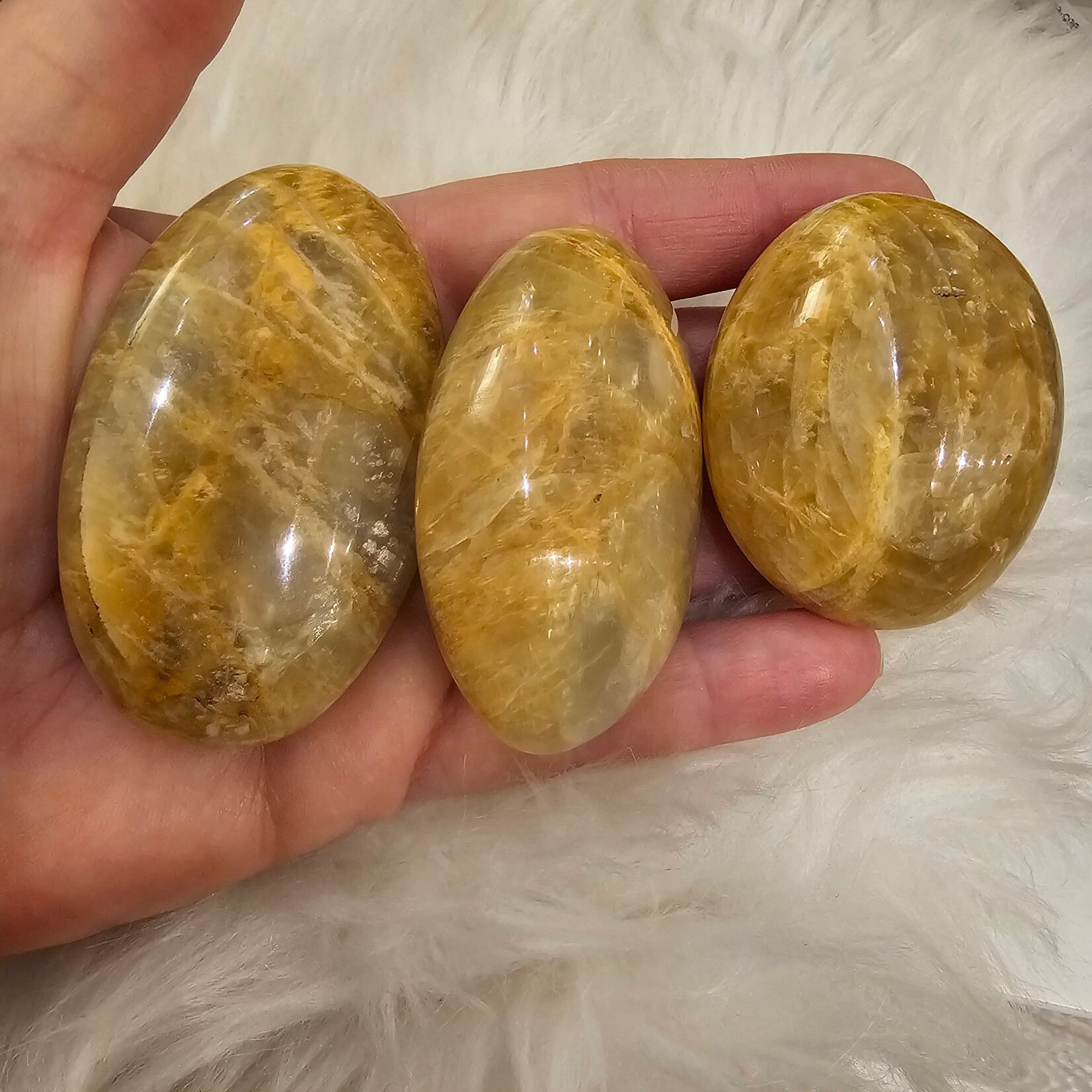 De Verrijking Gele Maansteen | Handsteen L | Madagascar