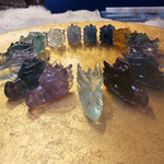 De Verrijking Fluoriet Draak 4,5x2,5cm