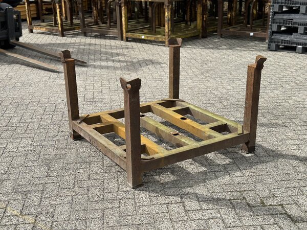 Gebruikte stapelrack 1200x1200x810mm Gebruikte stapelrack 1200x1200x810mm