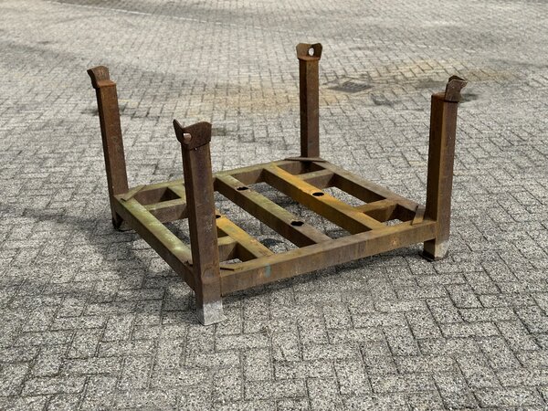 Gebruikte stapelrack 1200x1200x810mm Gebruikte stapelrack 1200x1200x810mm