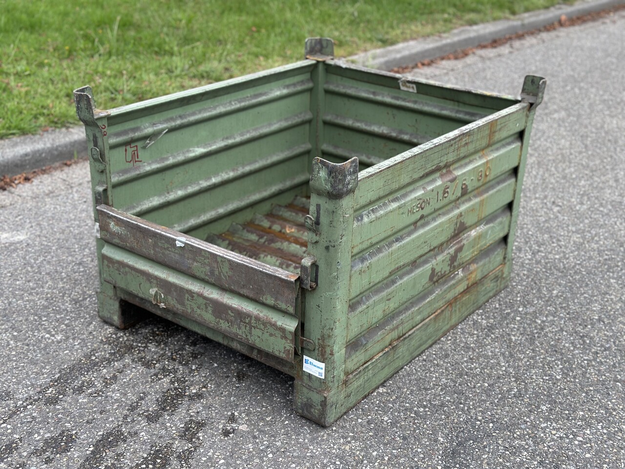 Gebruikte Stapelbak met klep aan korte zijde 1000x800x600mm Groen gelakt