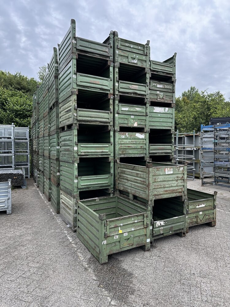 Gebruikte Stapelbak met klep aan korte zijde 1000x800x600mm Groen gelakt