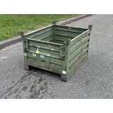 Gebruikte Stapelbak met klep aan korte zijde 1000x800x600mm Groen gelakt Gebruikte Stapelbak met klep aan korte zijde 1000x800x600mm Groen gelakt