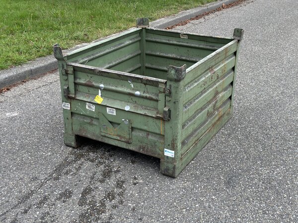 Gebruikte Stapelbak met klep aan korte zijde 1000x800x600mm Groen gelakt