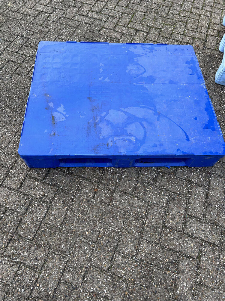 Gebruikte kunststof pallets met dichte bovendek 1200x1000x200mm Gebruikte kunststof pallets met dichte bovendek 1200x1000x200mm