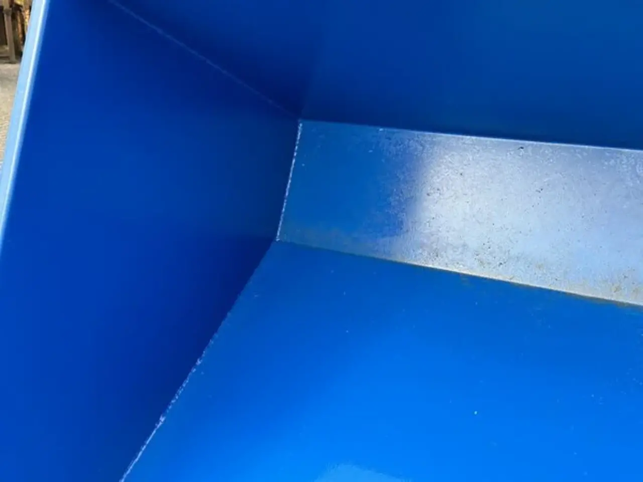 Elwina Nieuwe 600L kantelbak met wielenset 1267x1000x838mm Elwina Nieuwe 600L kantelbak met wielenset 1267x1000x838mm