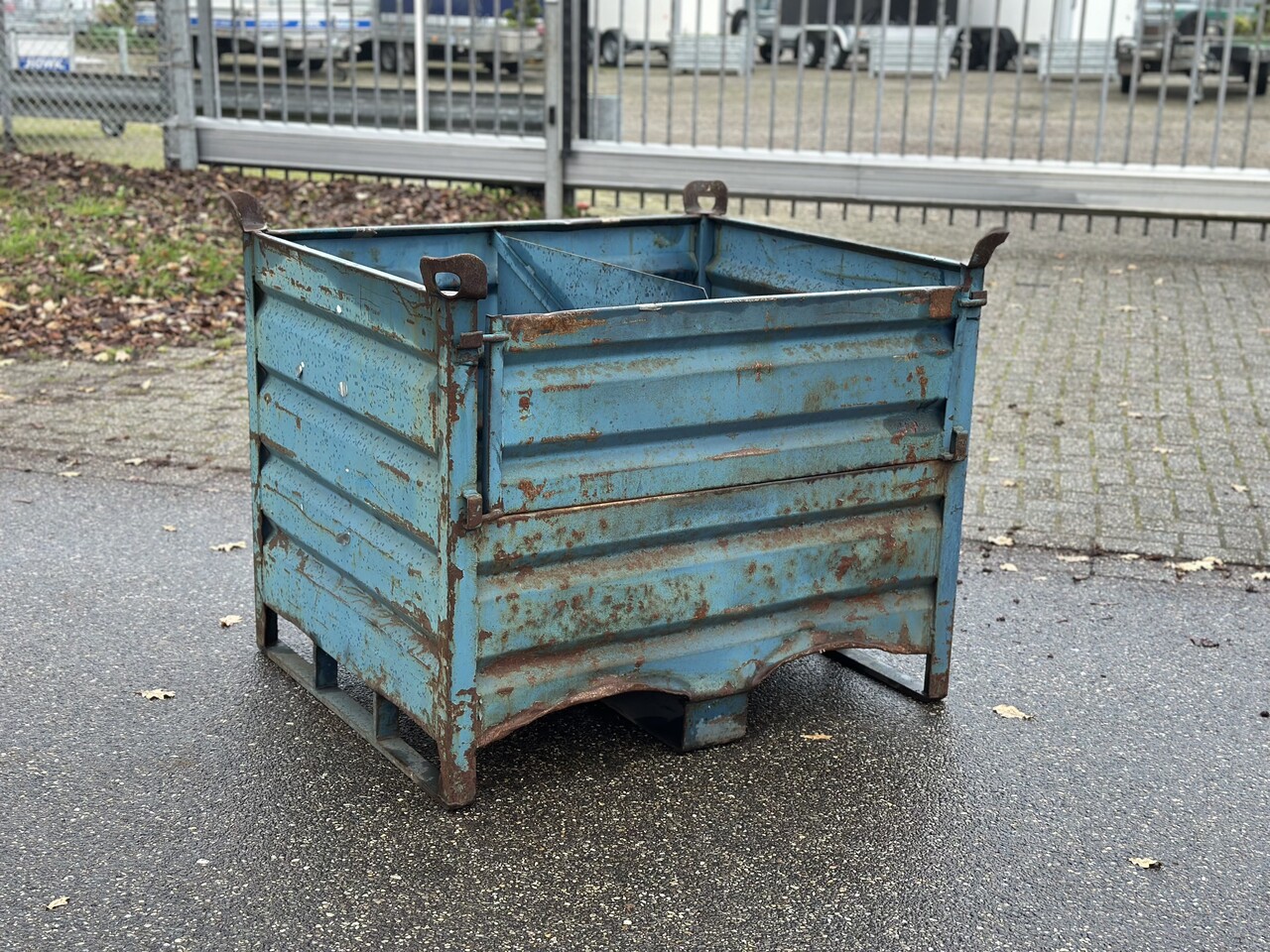 Gebruikte Stalen stapelbak  1200x1000x1010mm 