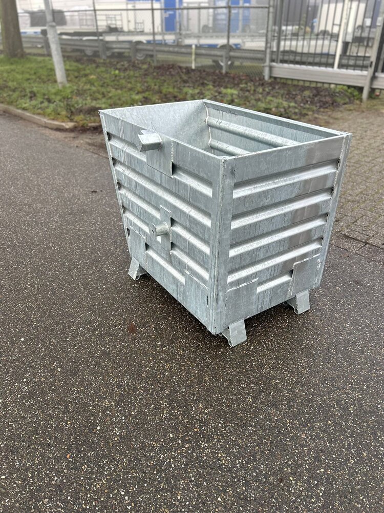 Partij kantelbakken met traverse 700L 1200x800x800mm Partij kantelbakken met traverse 700L 1200x800x800mm