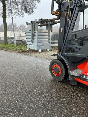 Partij kantelbakken met traverse 700L 1200x800x800mm Partij kantelbakken met traverse 700L 1200x800x800mm