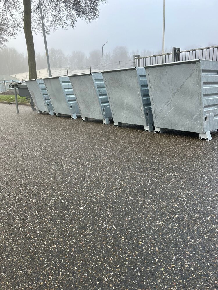 Partij kantelbakken met traverse 700L 1200x800x800mm Partij kantelbakken met traverse 700L 1200x800x800mm